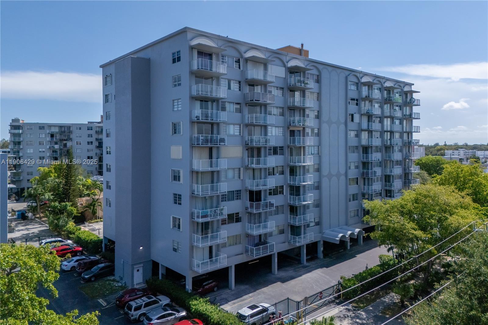 THREE HORIZONS NORTH COND - Residential