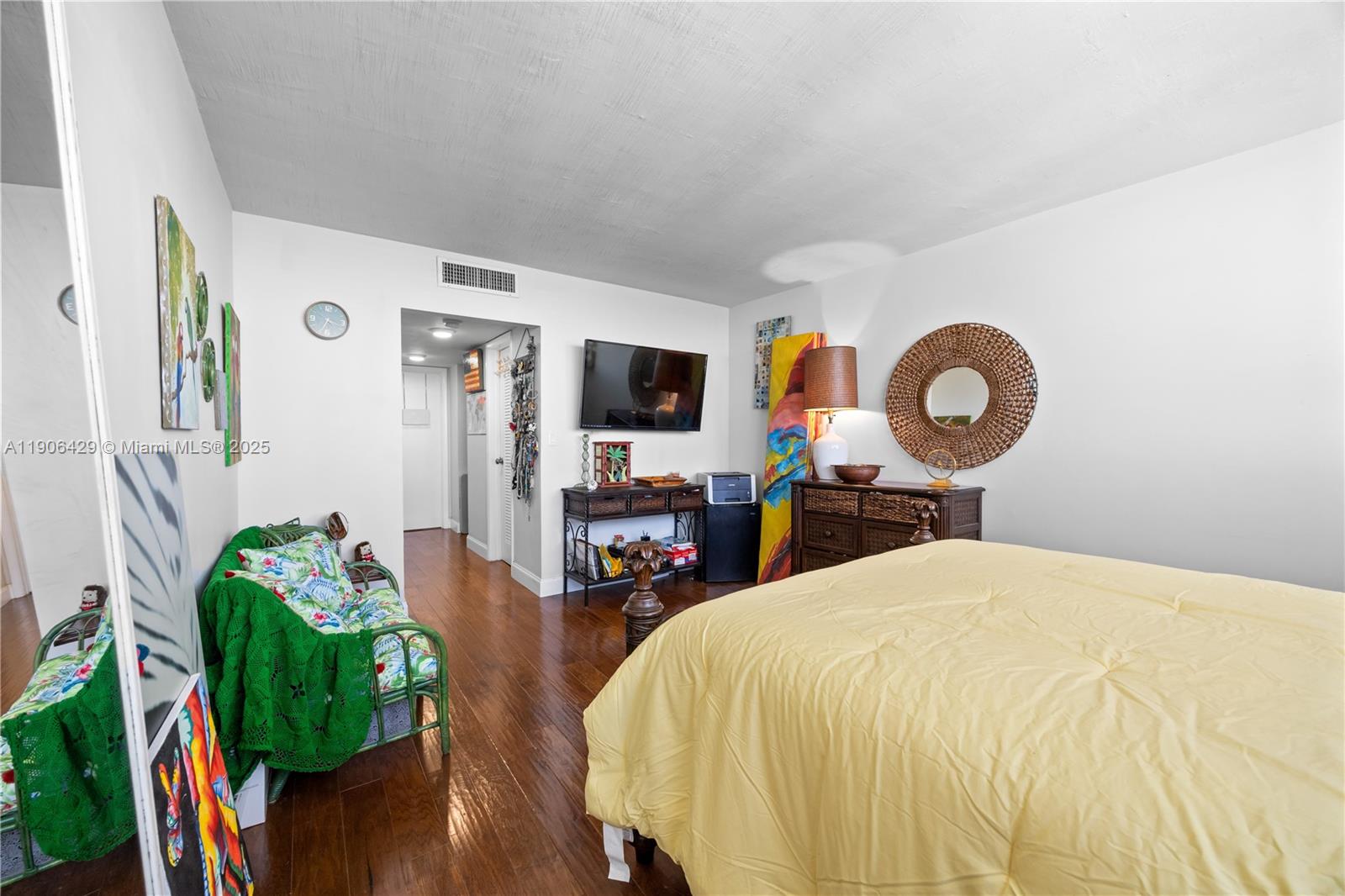 THREE HORIZONS NORTH COND - Residential