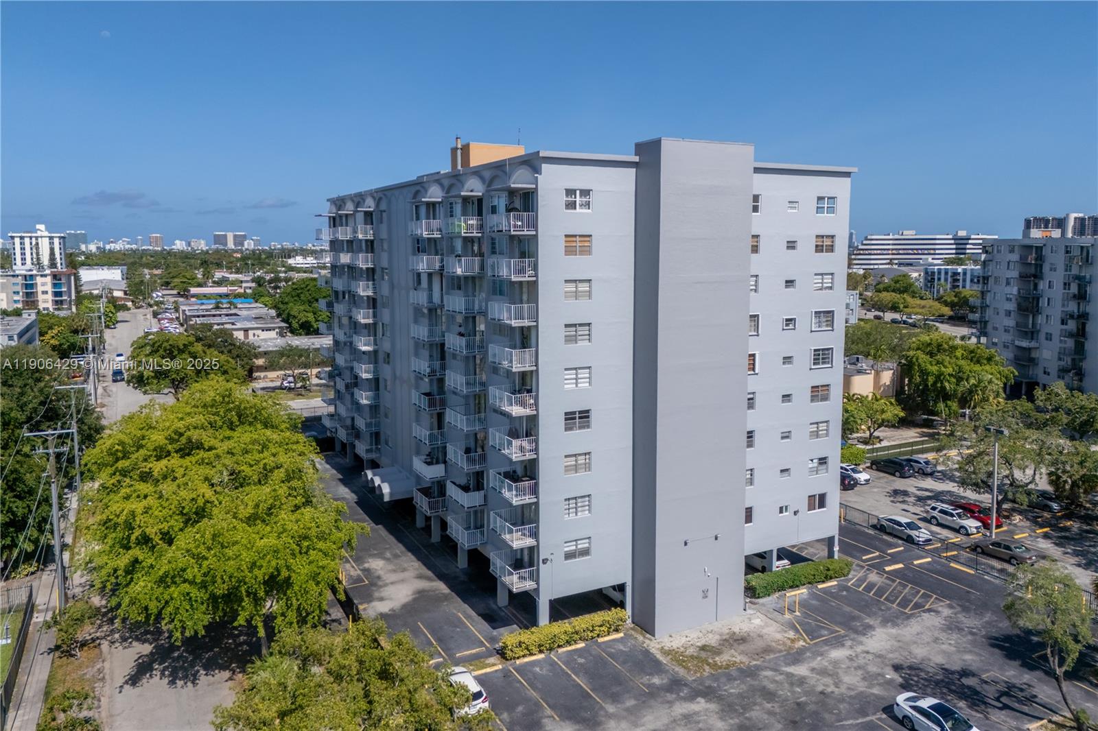 THREE HORIZONS NORTH COND - Residential