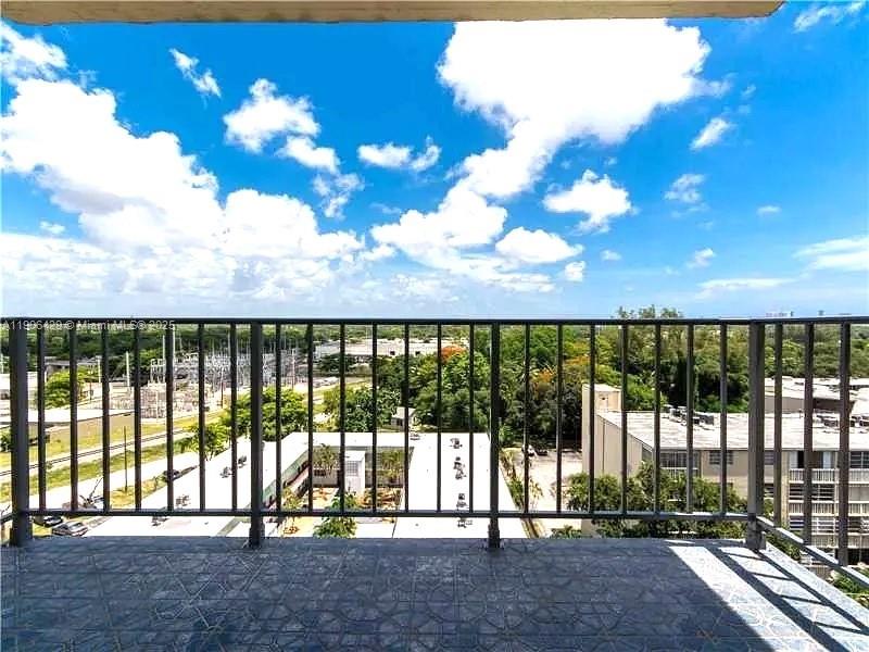 THREE HORIZONS NORTH COND - Residential