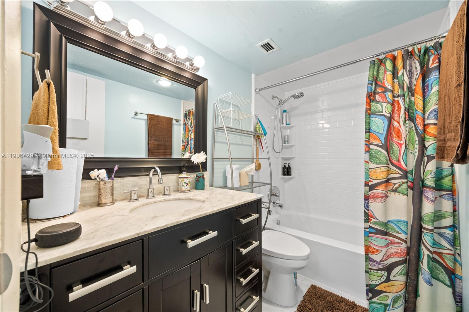 THREE HORIZONS NORTH COND - Residential