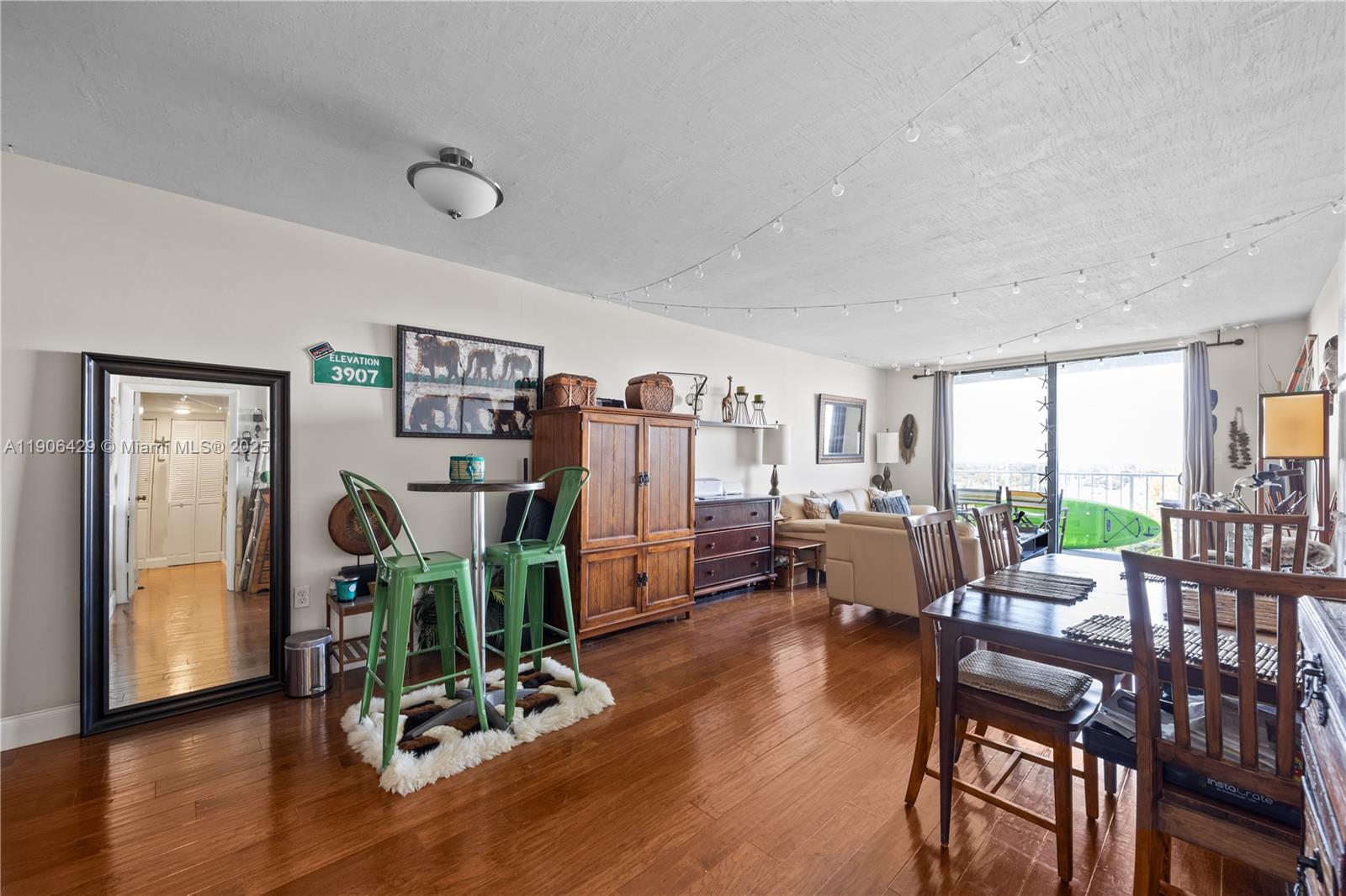 THREE HORIZONS NORTH COND - Residential