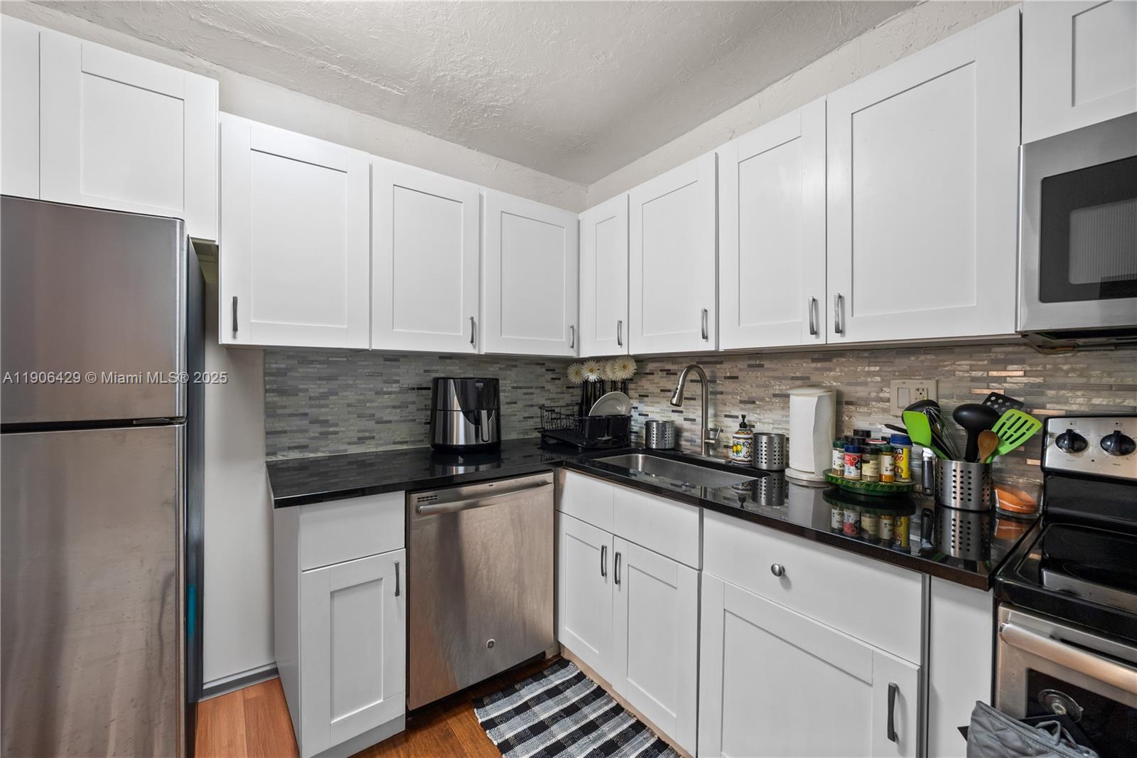 THREE HORIZONS NORTH COND - Residential