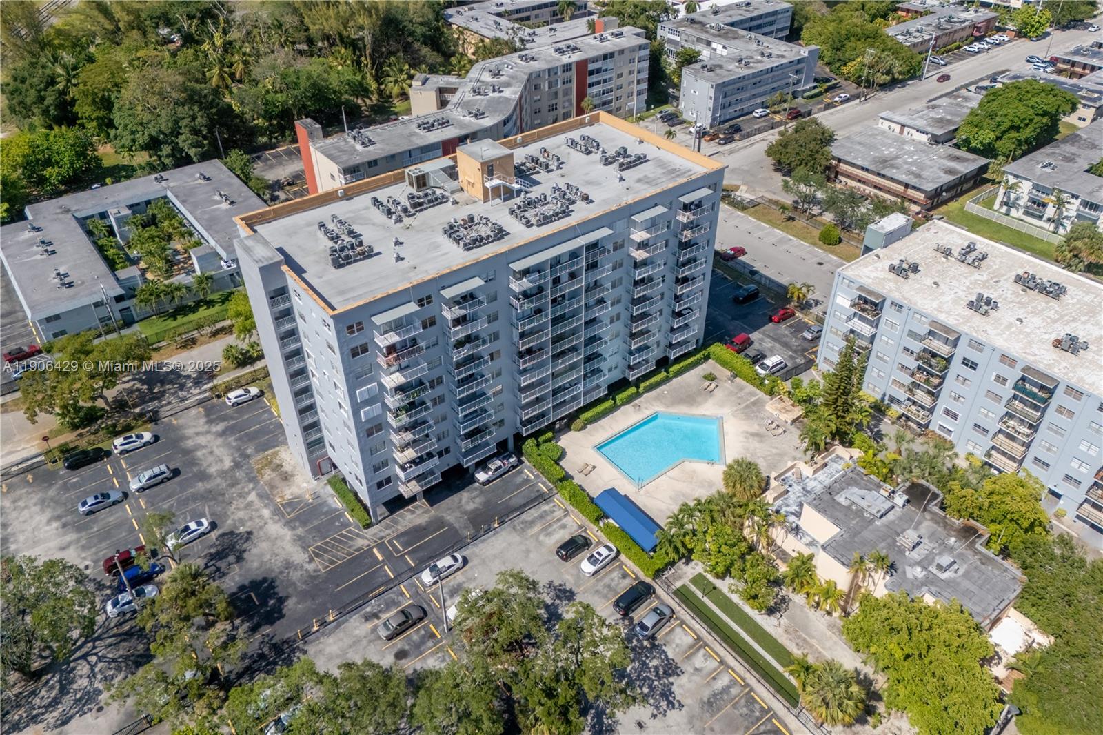 THREE HORIZONS NORTH COND - Residential