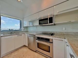 BLUE CONDO - Residential Lease