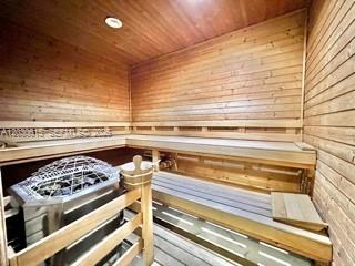 BLUE CONDO - Residential Lease