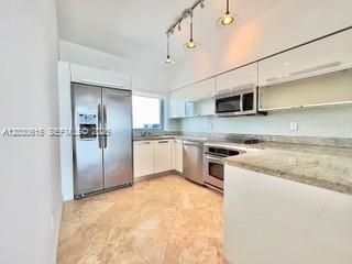 BLUE CONDO - Residential Lease