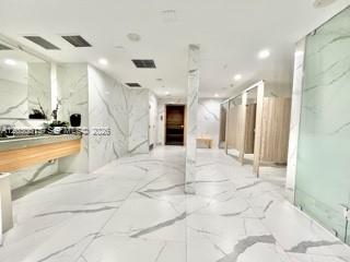 BLUE CONDO - Residential Lease
