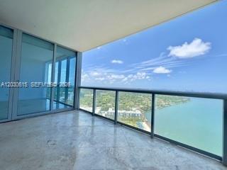 BLUE CONDO - Residential Lease