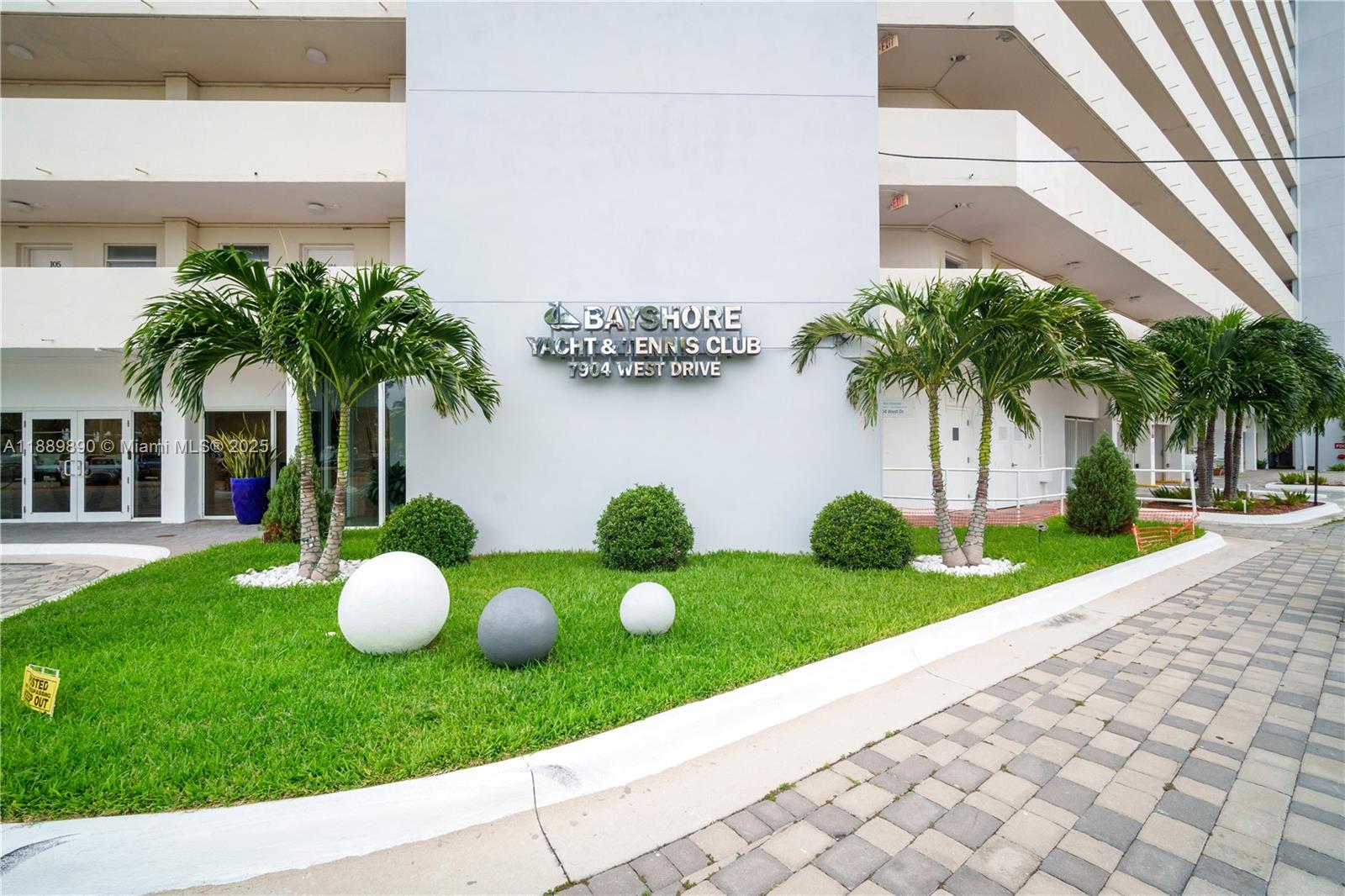 BAYSHORE YACHT & TENNIS C - Residential