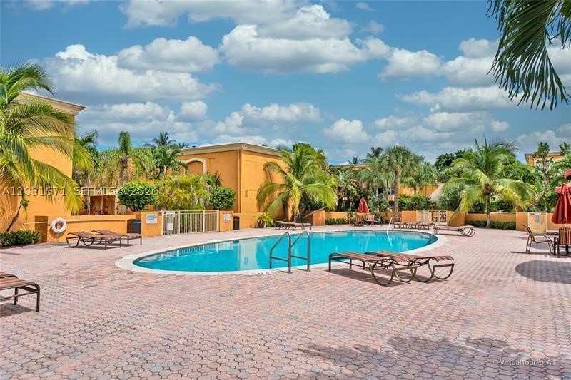 VENETIAN GARDENS AT COUNT - Residential