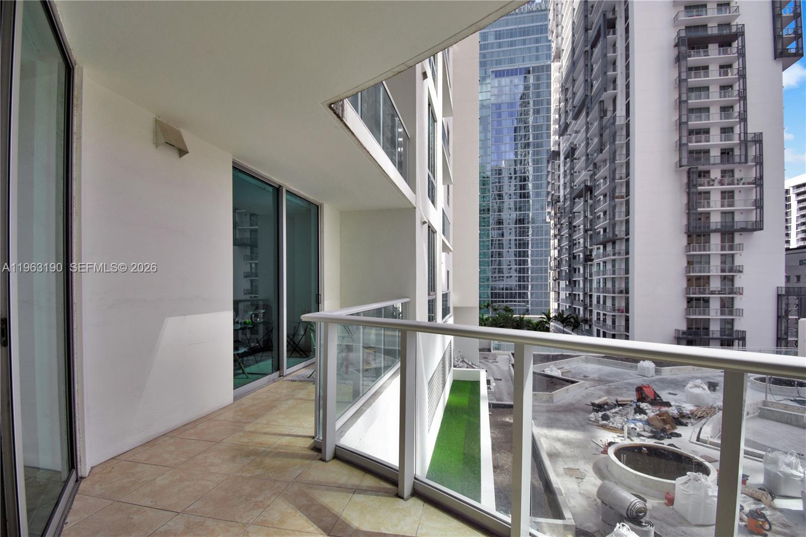 MET 1 CONDO - Residential