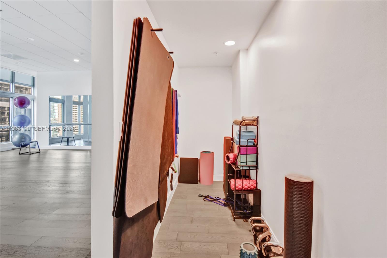 MET 1 CONDO - Residential
