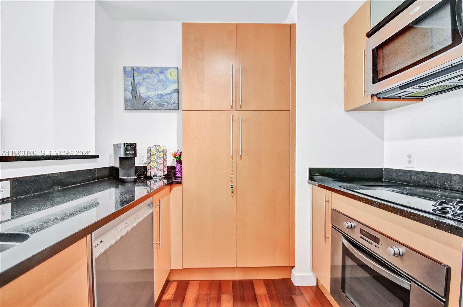 MET 1 CONDO - Residential