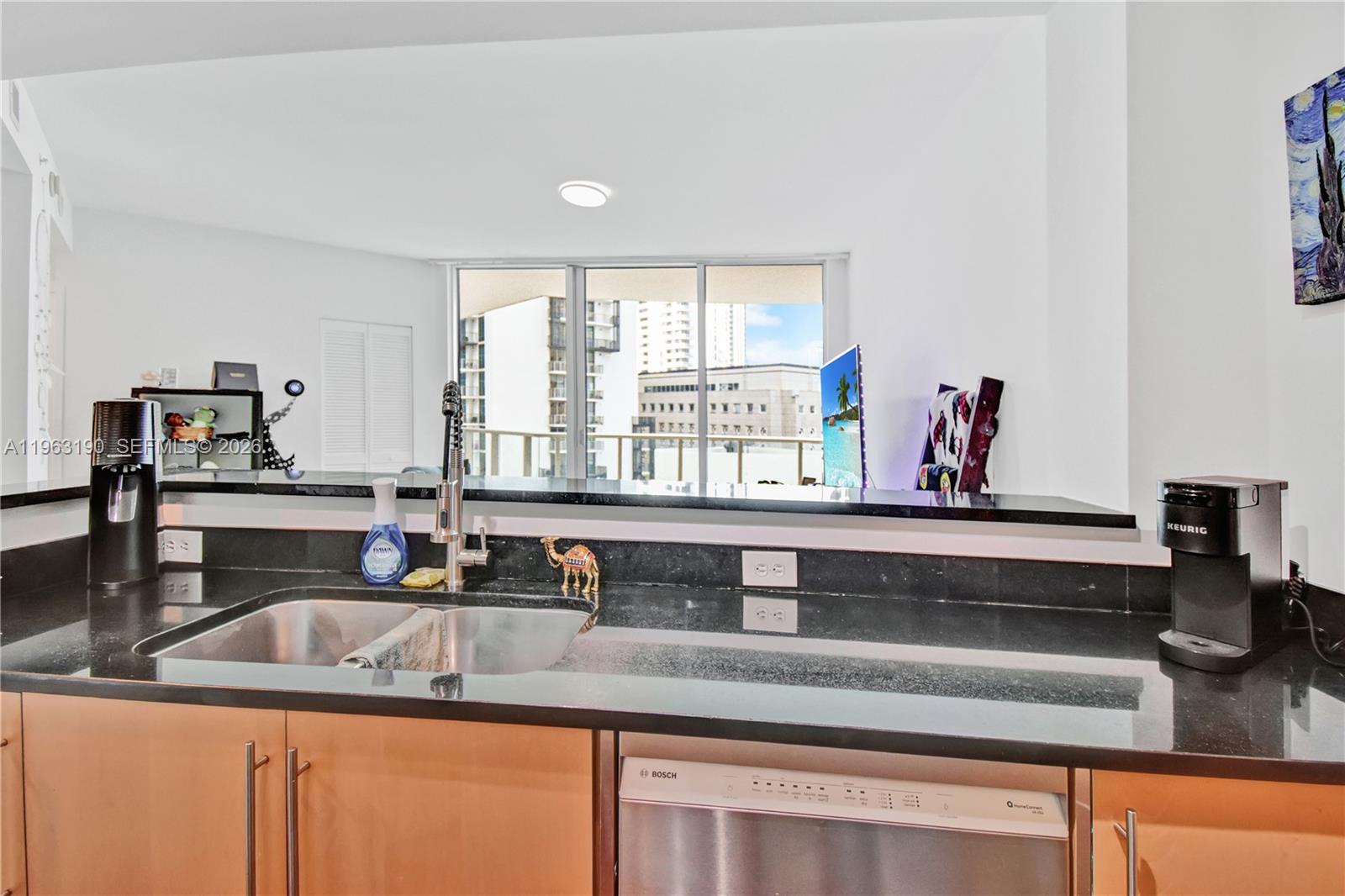 MET 1 CONDO - Residential