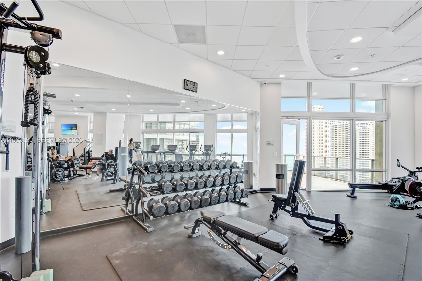 MET 1 CONDO - Residential