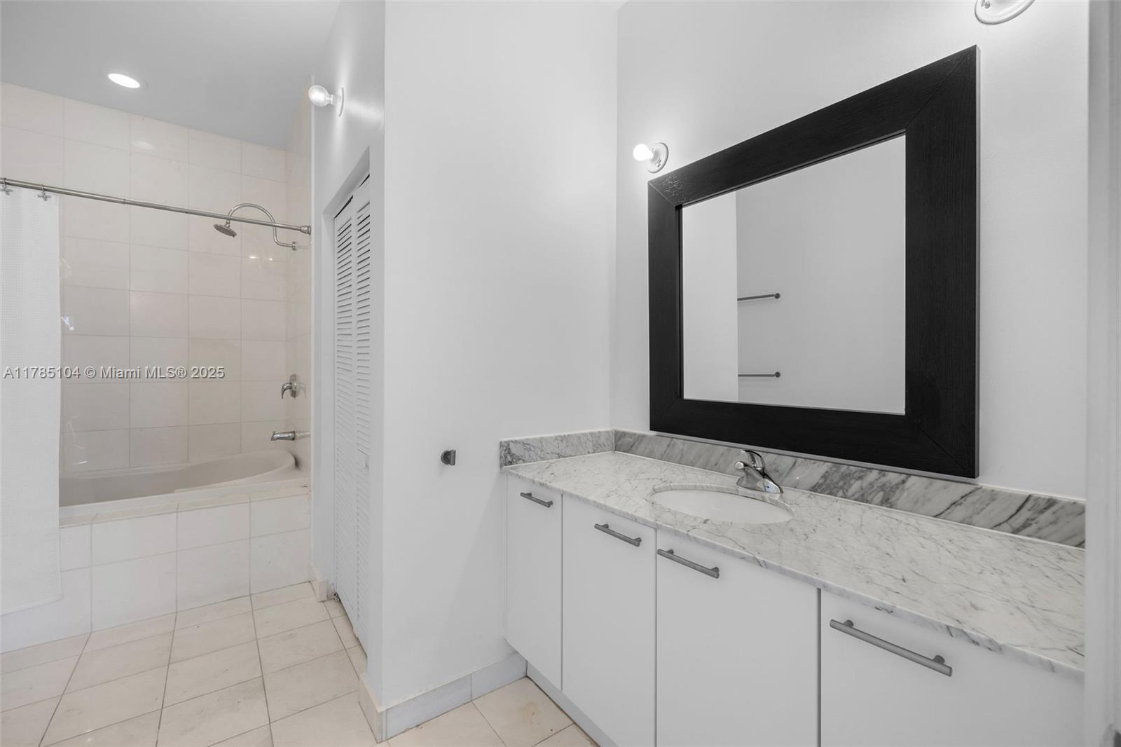 THE MERIDIAN CONDO - Residential