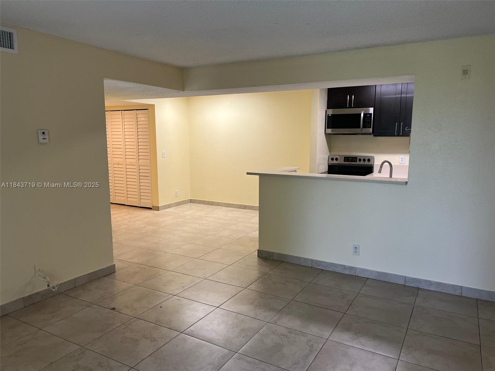 WINDWARD LAKES CONDO - Residential Lease