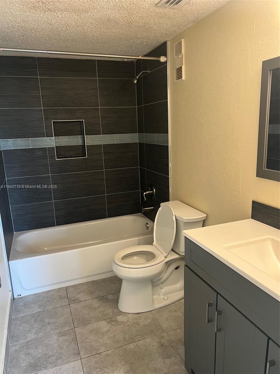 WINDWARD LAKES CONDO - Residential Lease