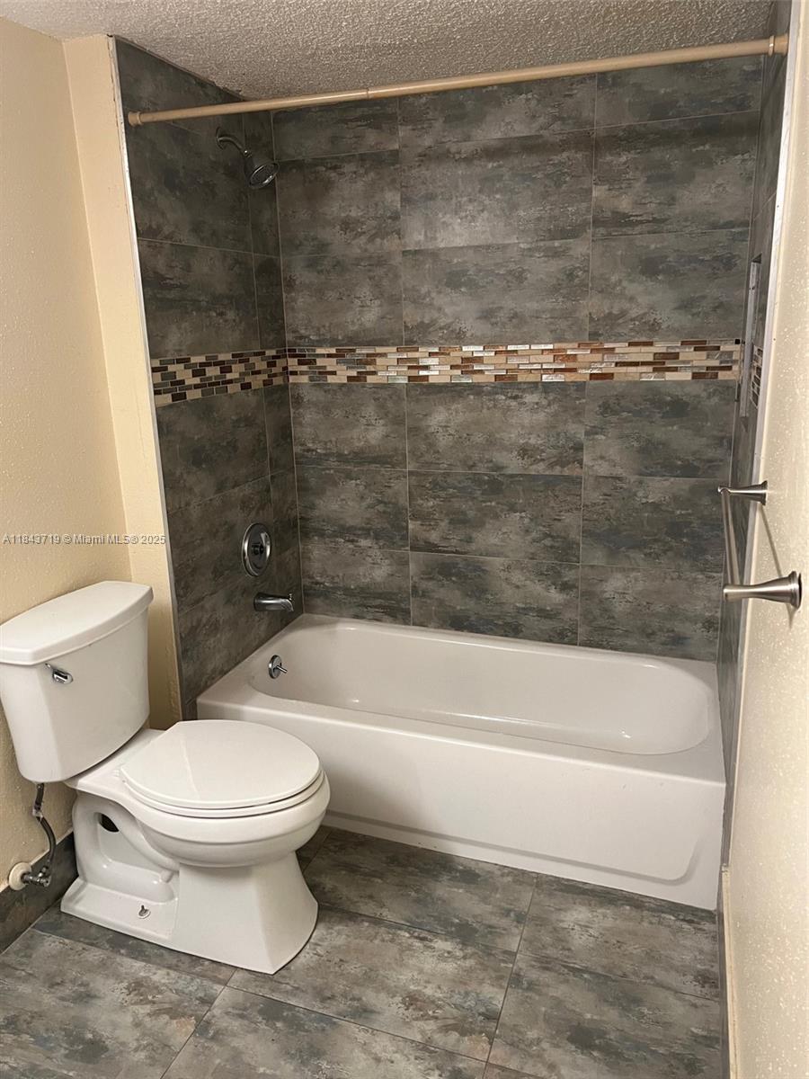 WINDWARD LAKES CONDO - Residential Lease