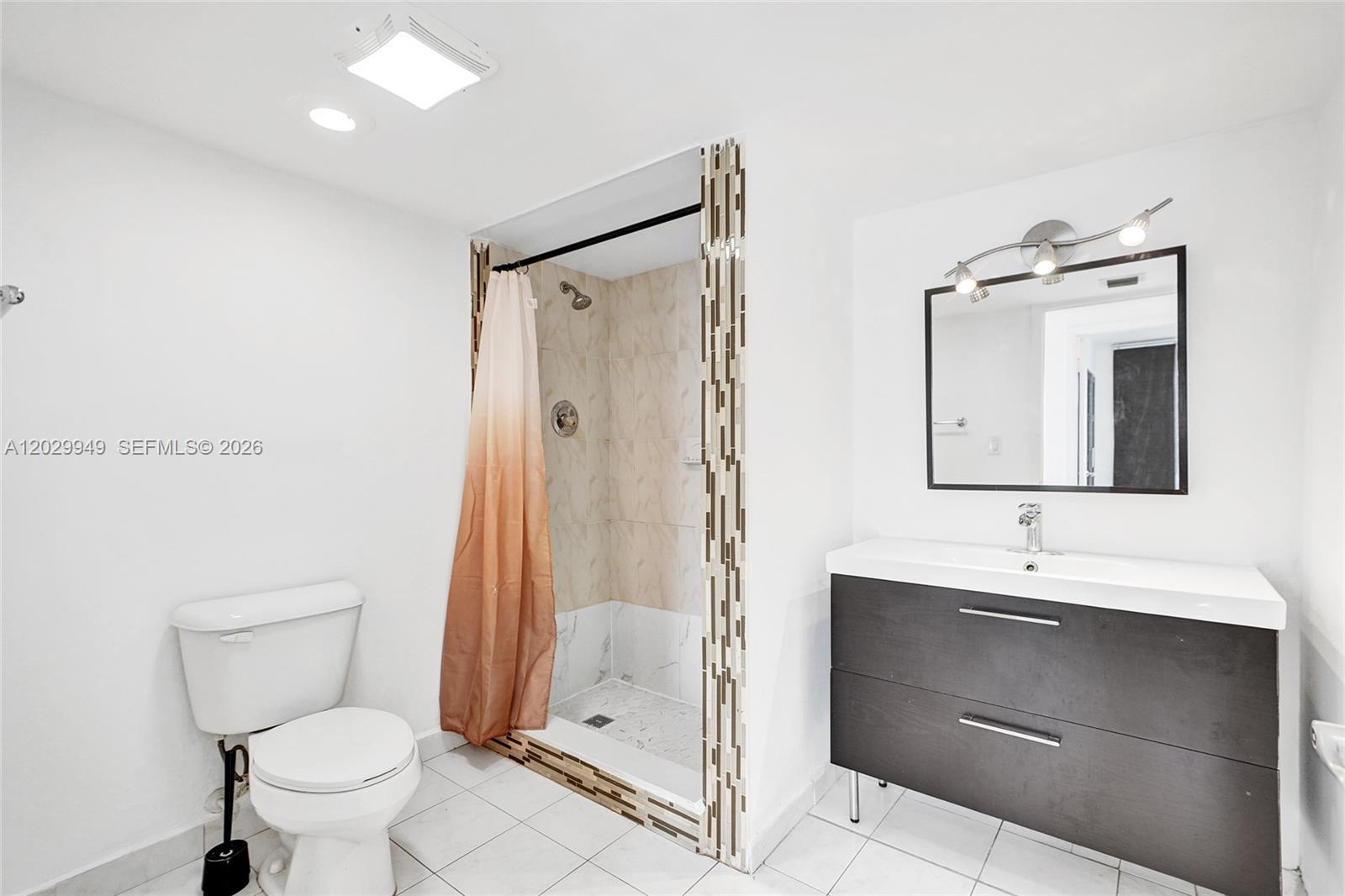 FAIRVIEW HOUSE CONDO - Residential