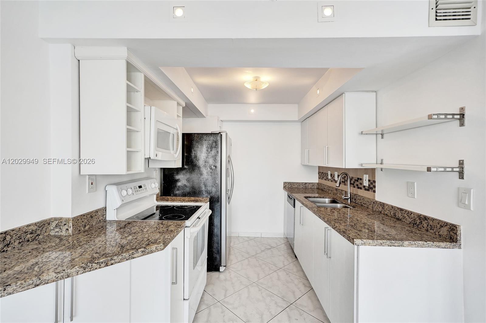 FAIRVIEW HOUSE CONDO - Residential