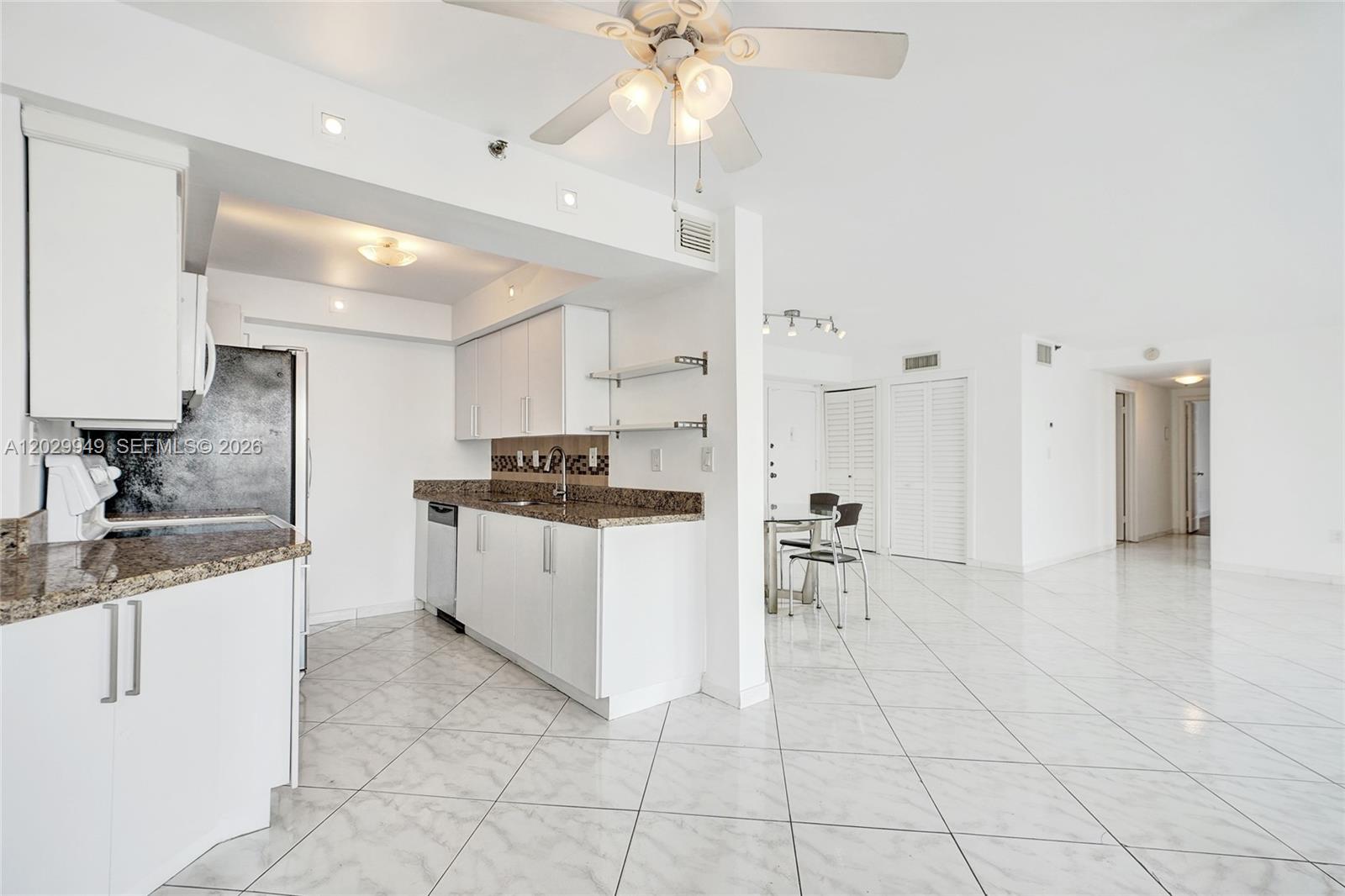 FAIRVIEW HOUSE CONDO - Residential