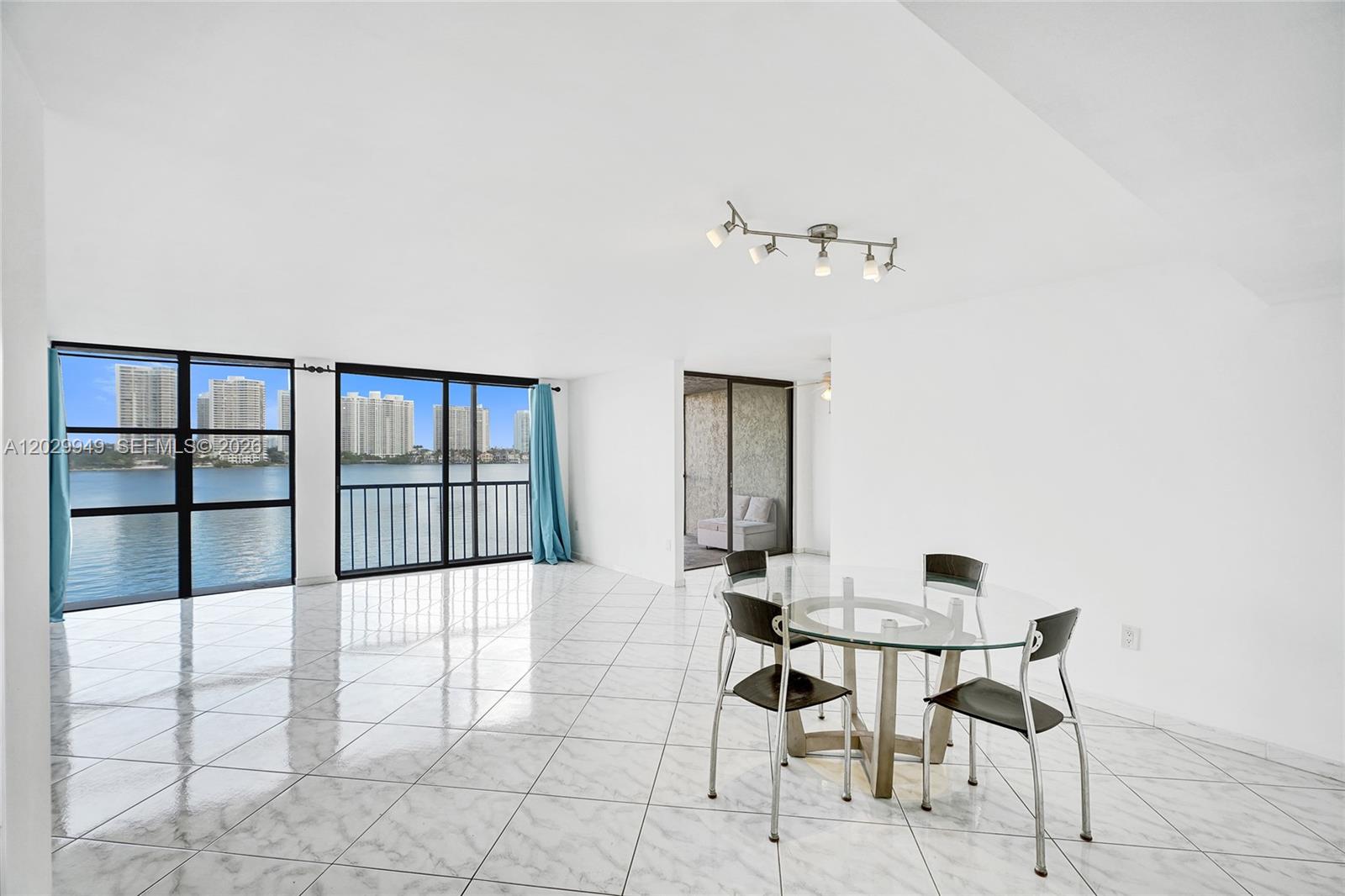 FAIRVIEW HOUSE CONDO - Residential