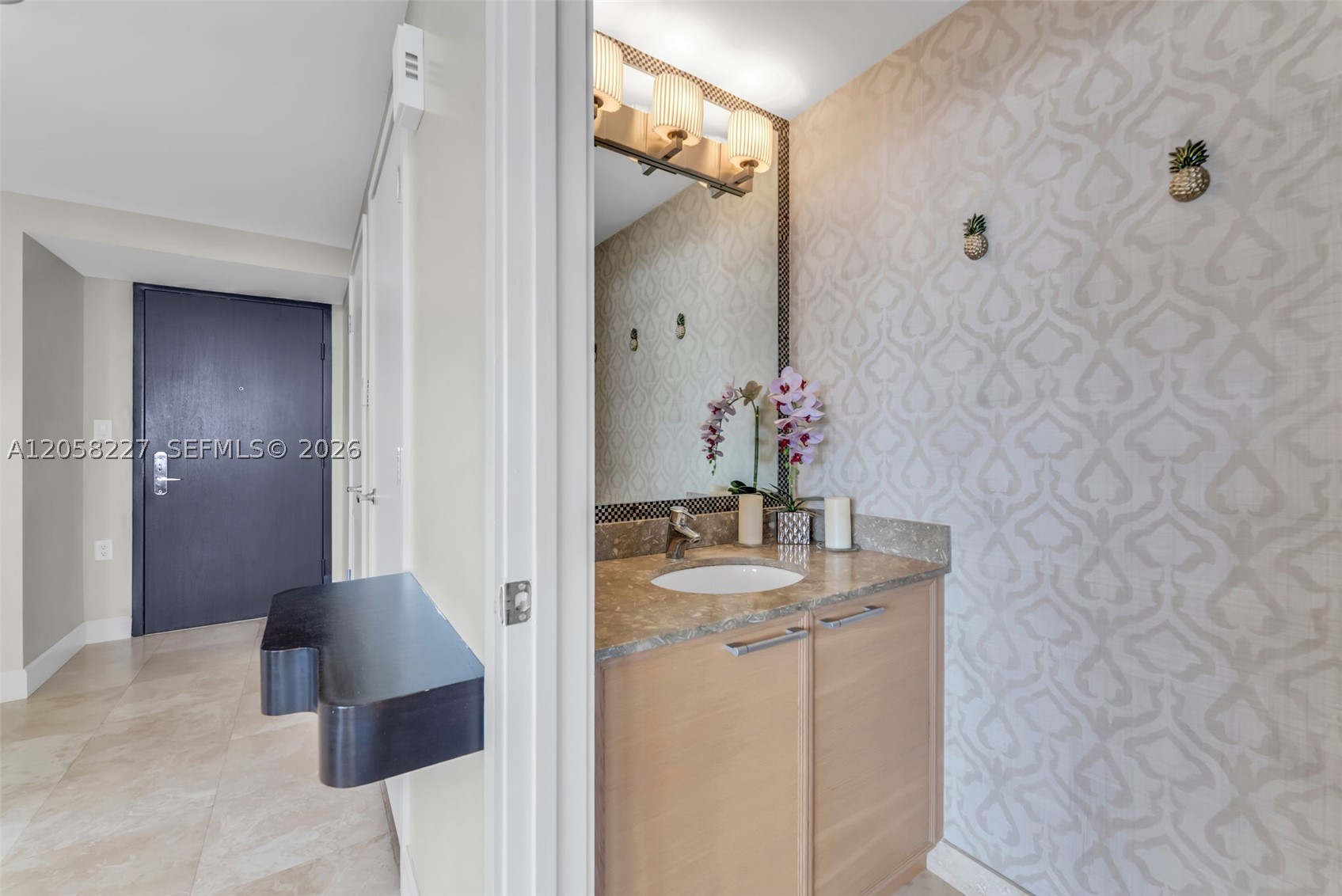 SAYAN CONDO - Residential