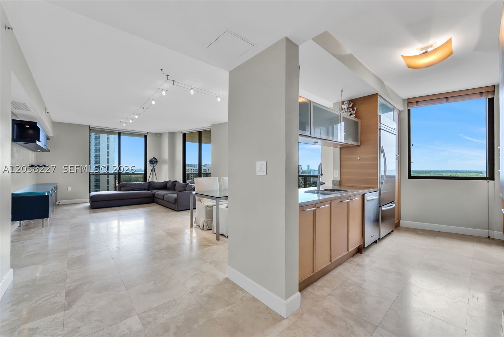 SAYAN CONDO - Residential