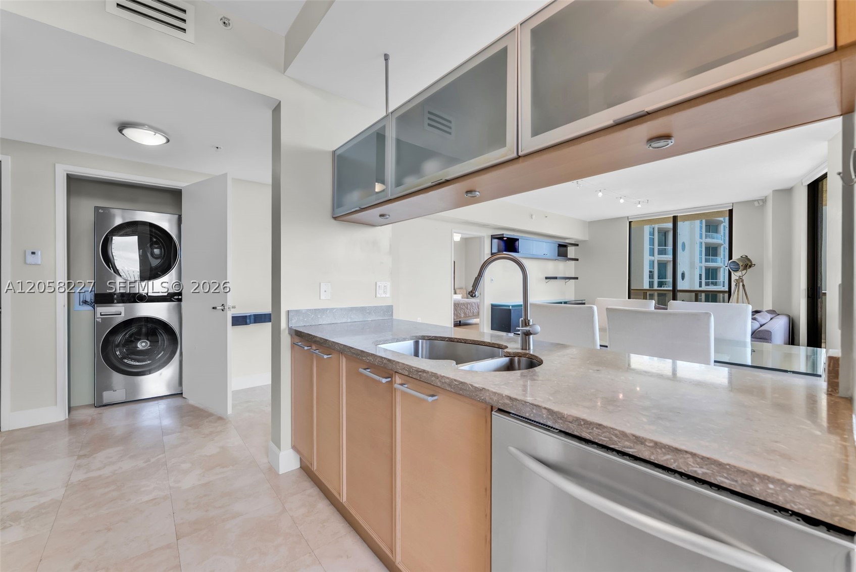 SAYAN CONDO - Residential