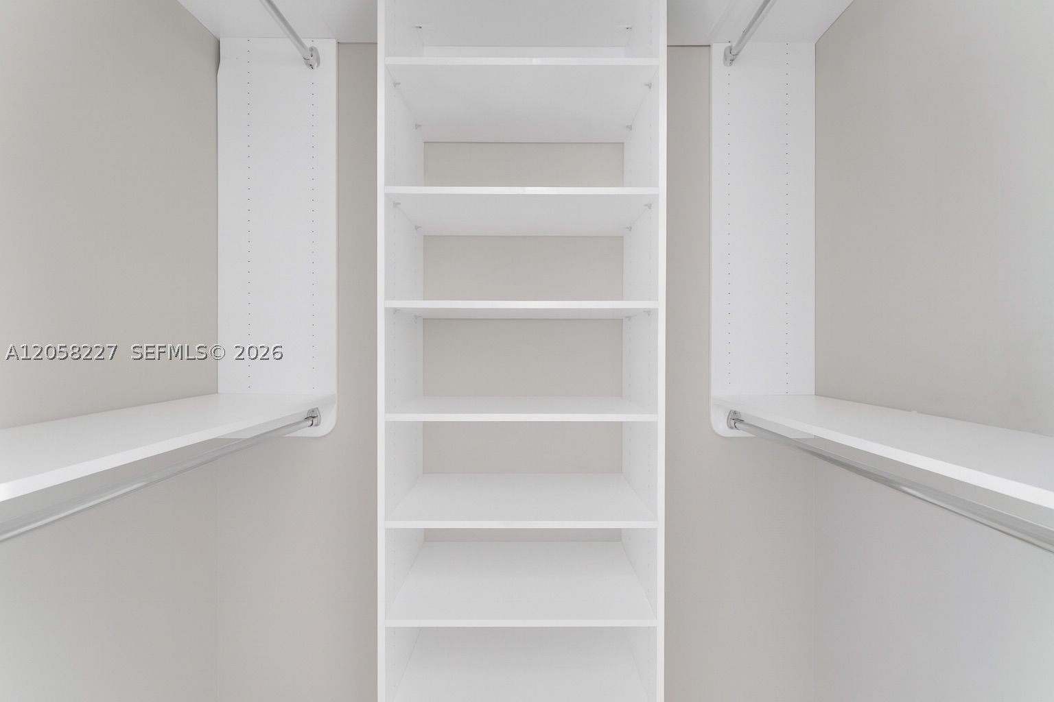 SAYAN CONDO - Residential