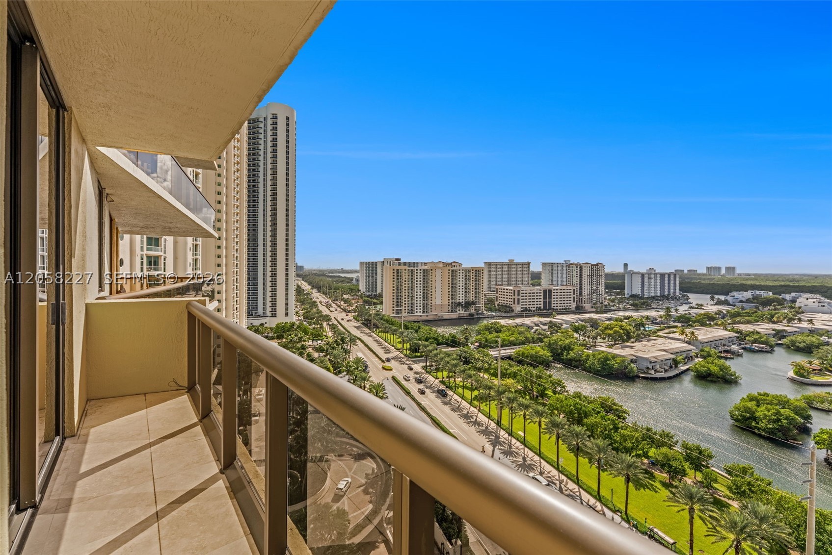 SAYAN CONDO - Residential