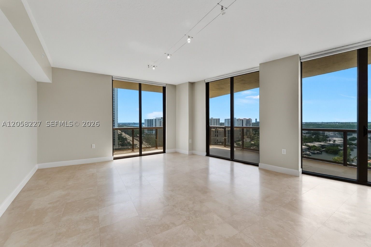 SAYAN CONDO - Residential