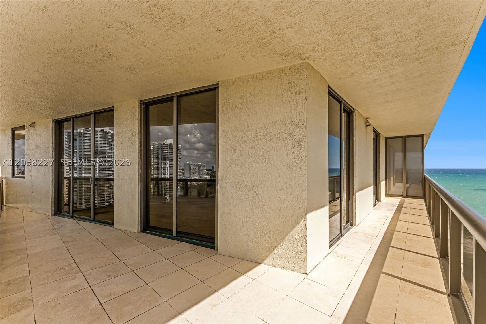 SAYAN CONDO - Residential