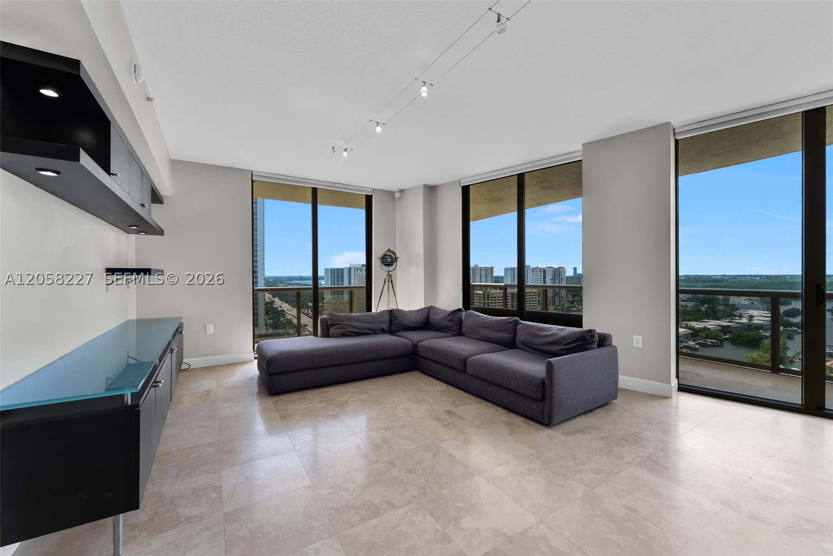 SAYAN CONDO - Residential