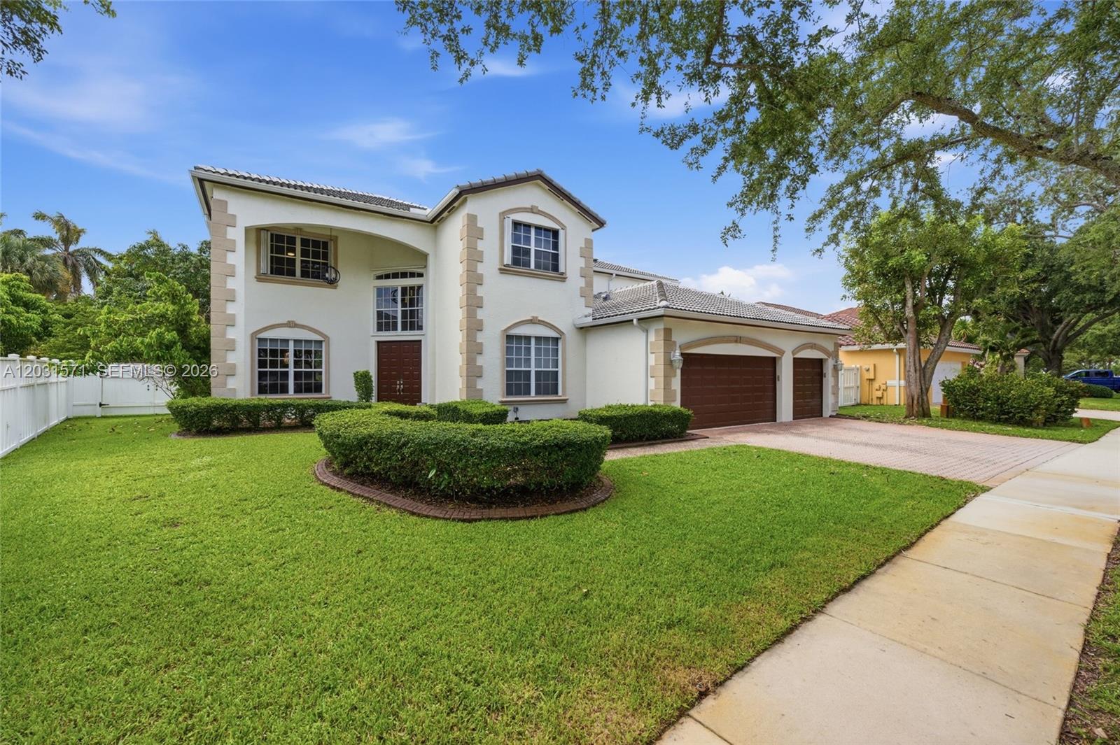 WINDSOR PALMS - Residential