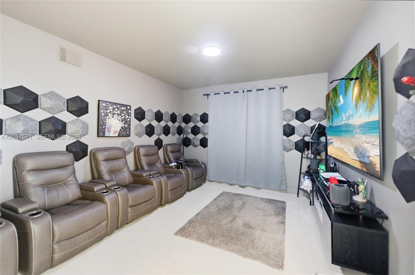 WINDSOR PALMS - Residential