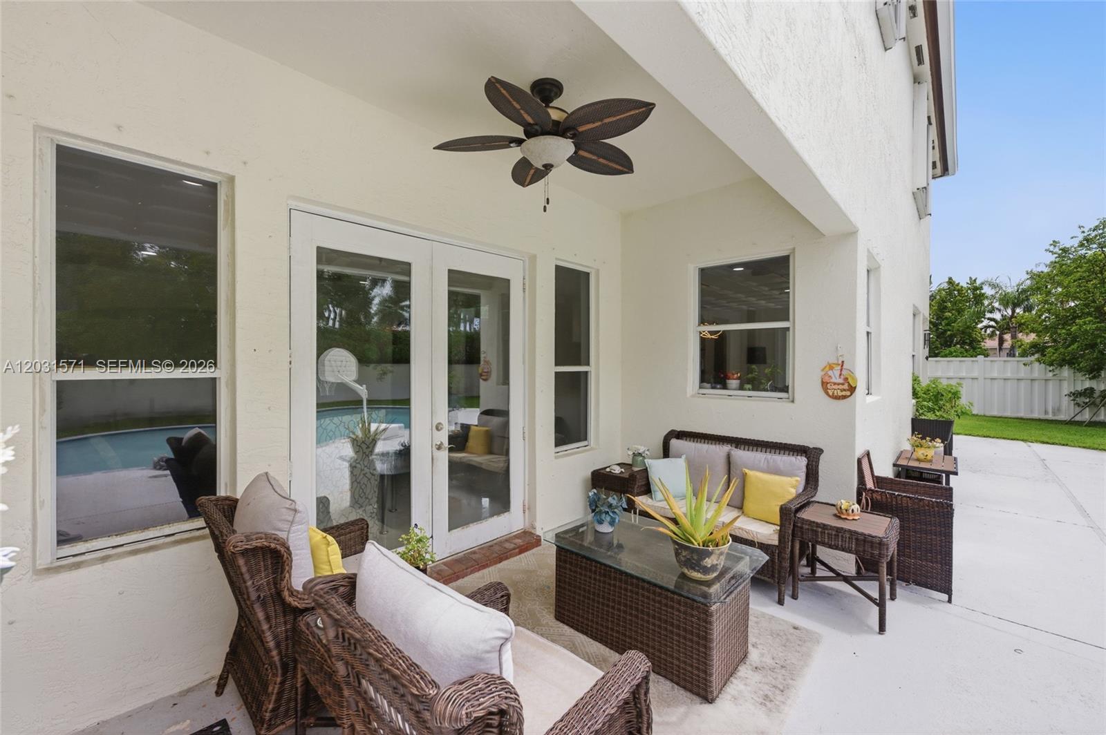 WINDSOR PALMS - Residential