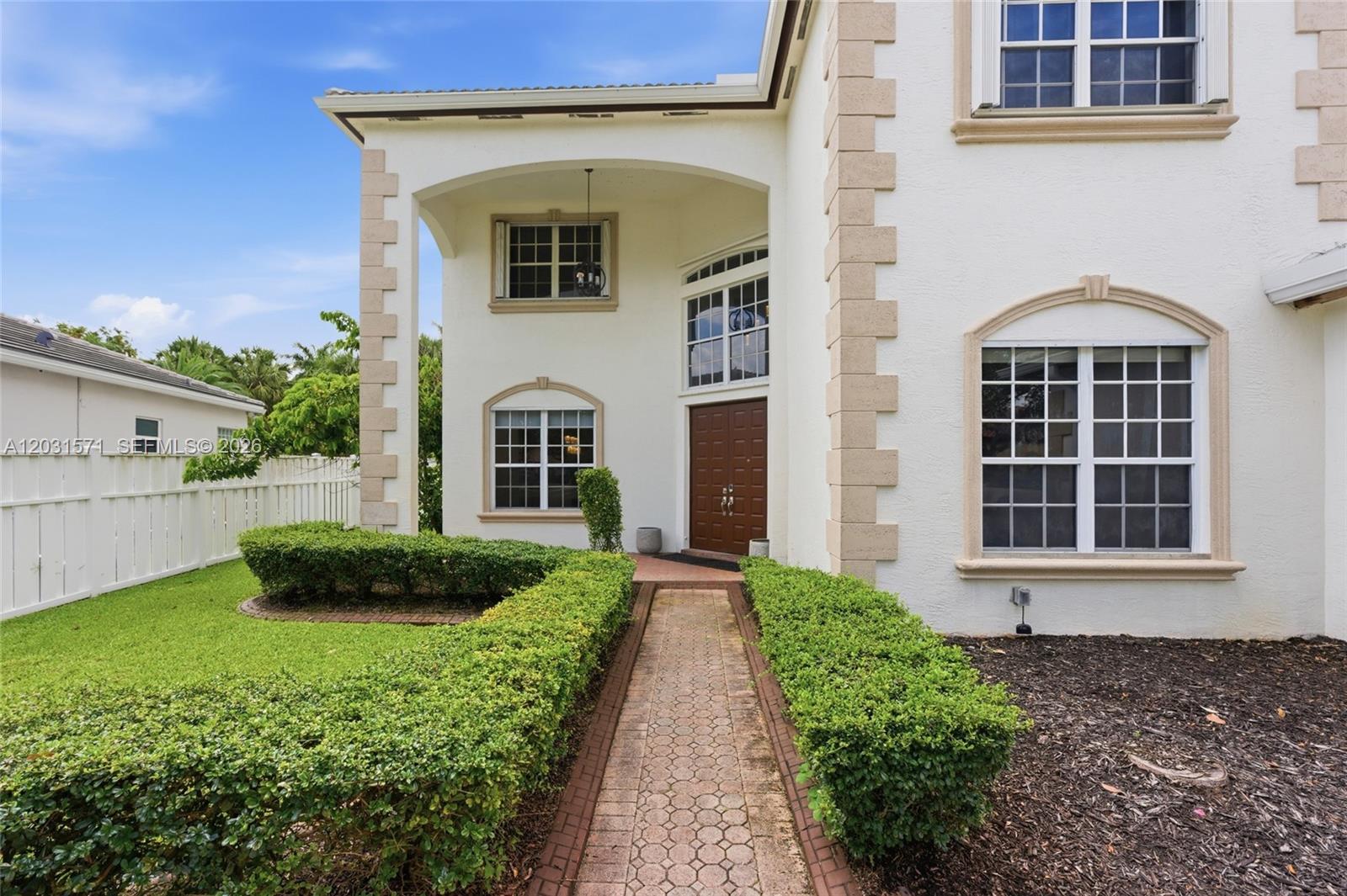WINDSOR PALMS - Residential