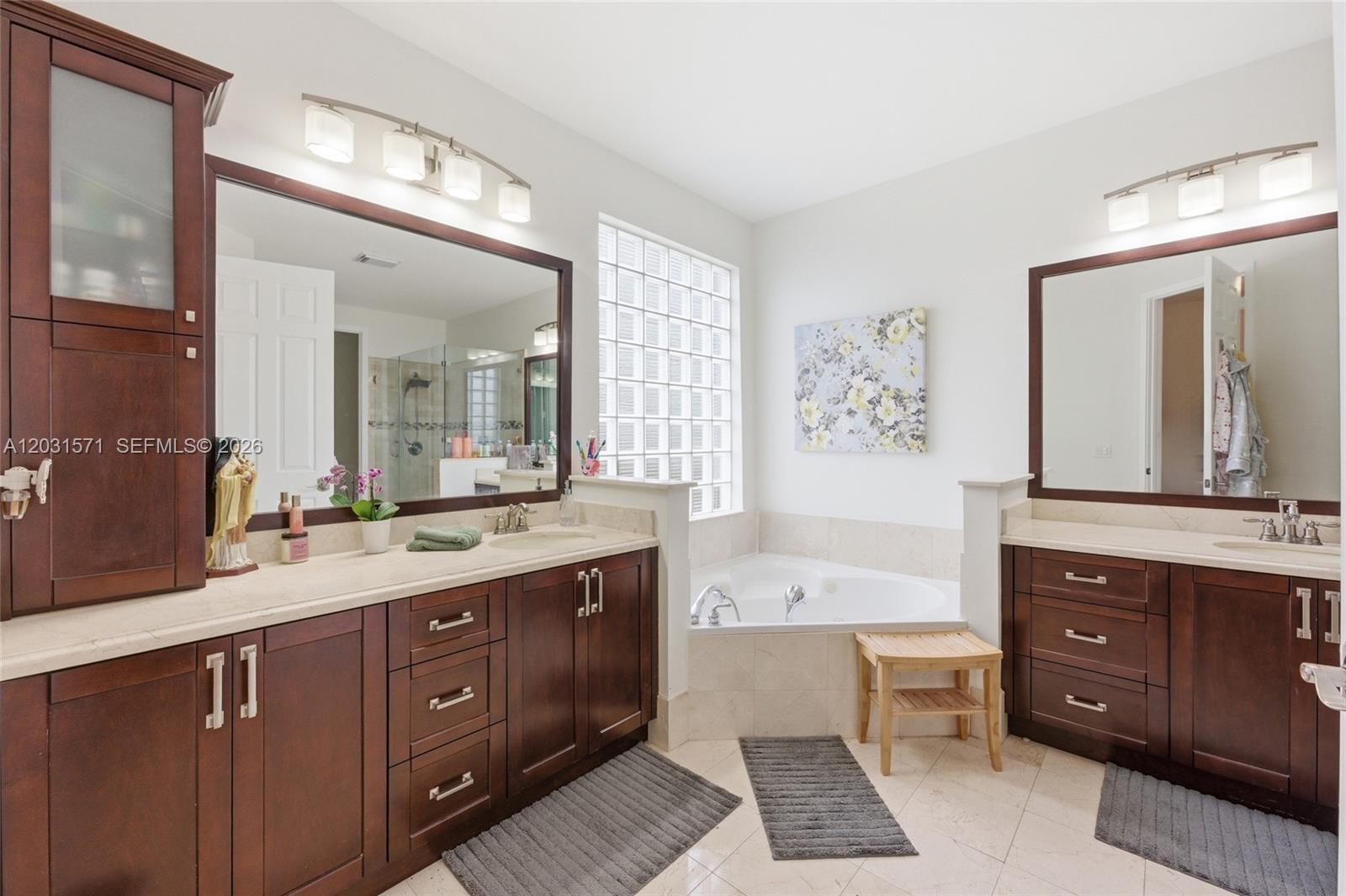 WINDSOR PALMS - Residential