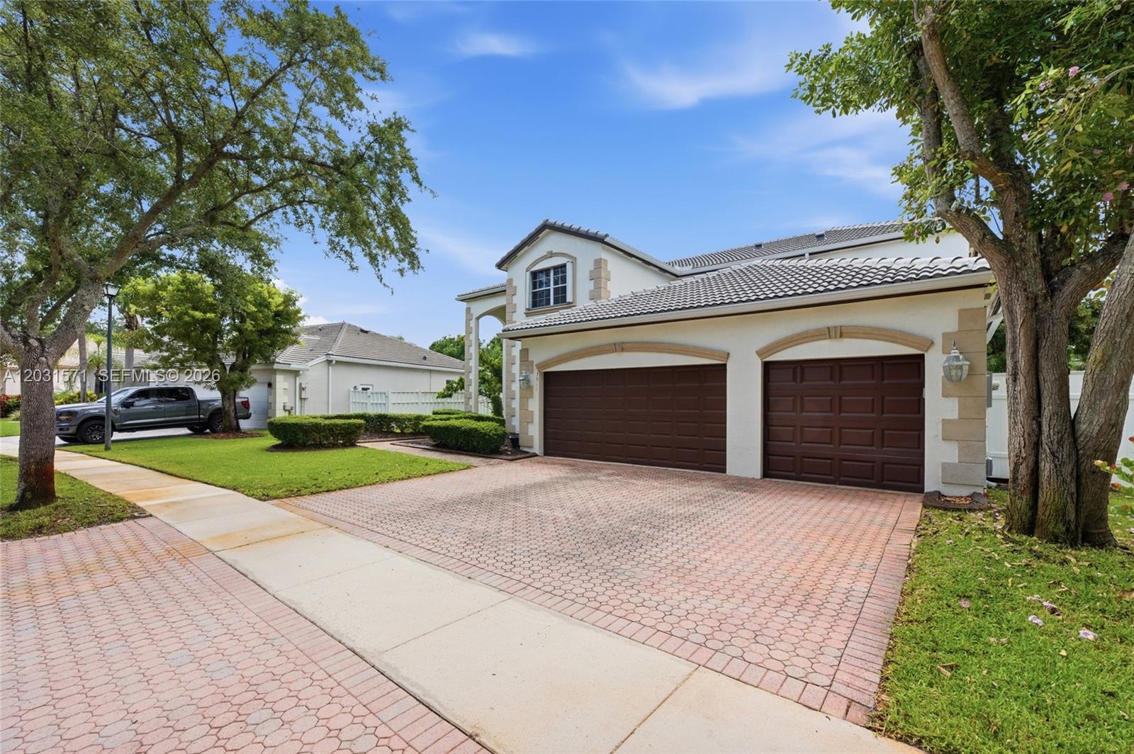 WINDSOR PALMS - Residential