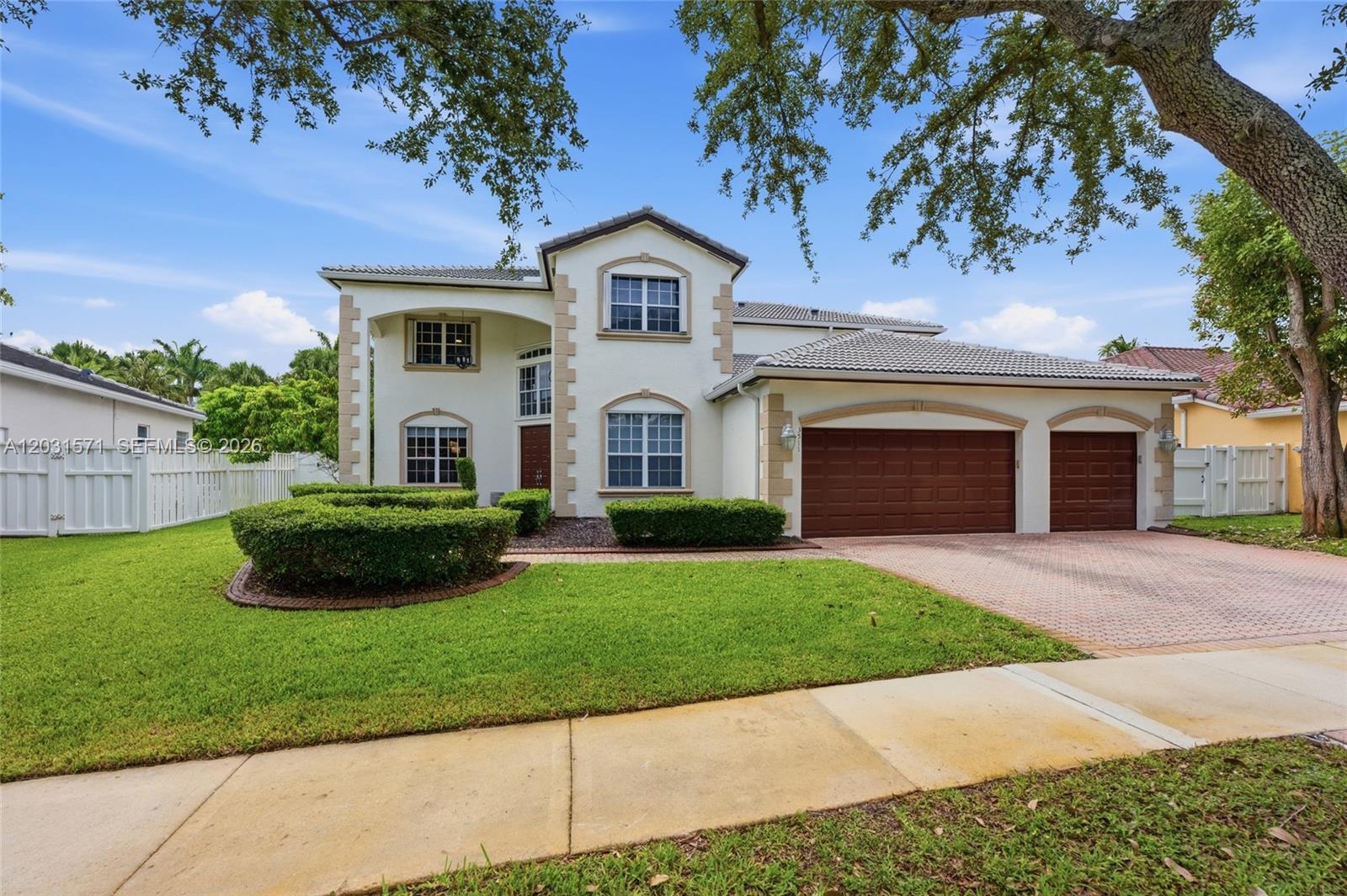 WINDSOR PALMS - Residential