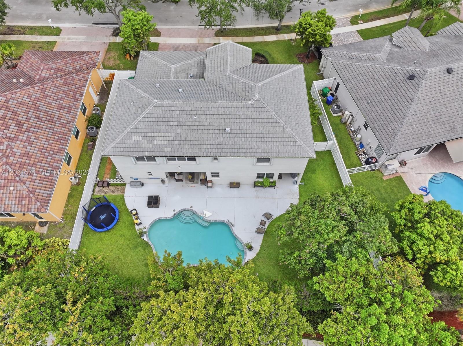 WINDSOR PALMS - Residential