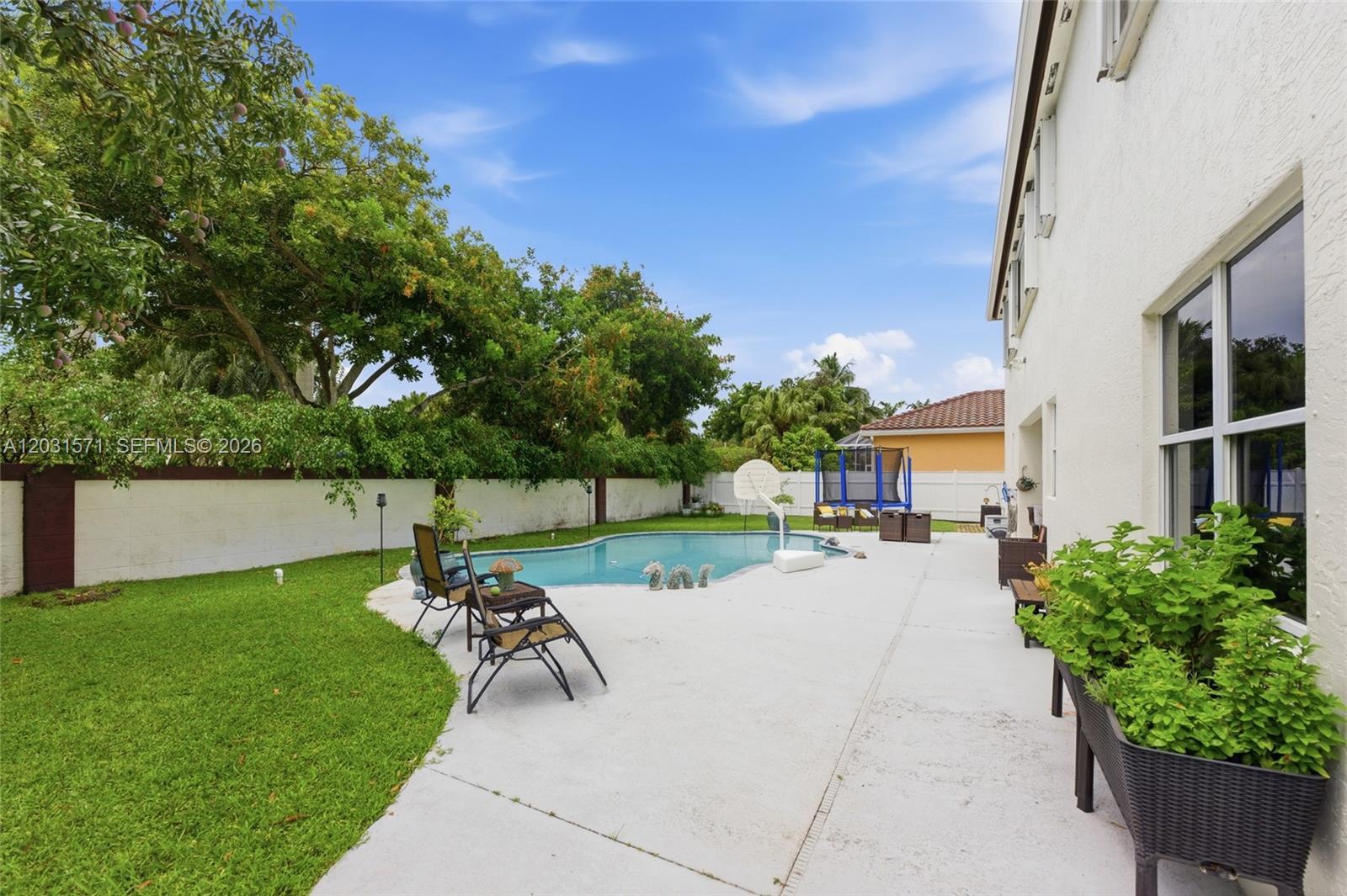 WINDSOR PALMS - Residential