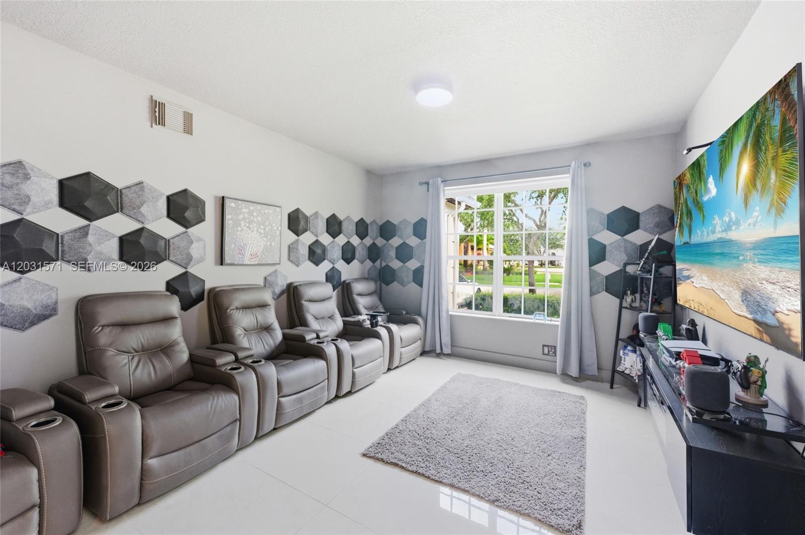 WINDSOR PALMS - Residential