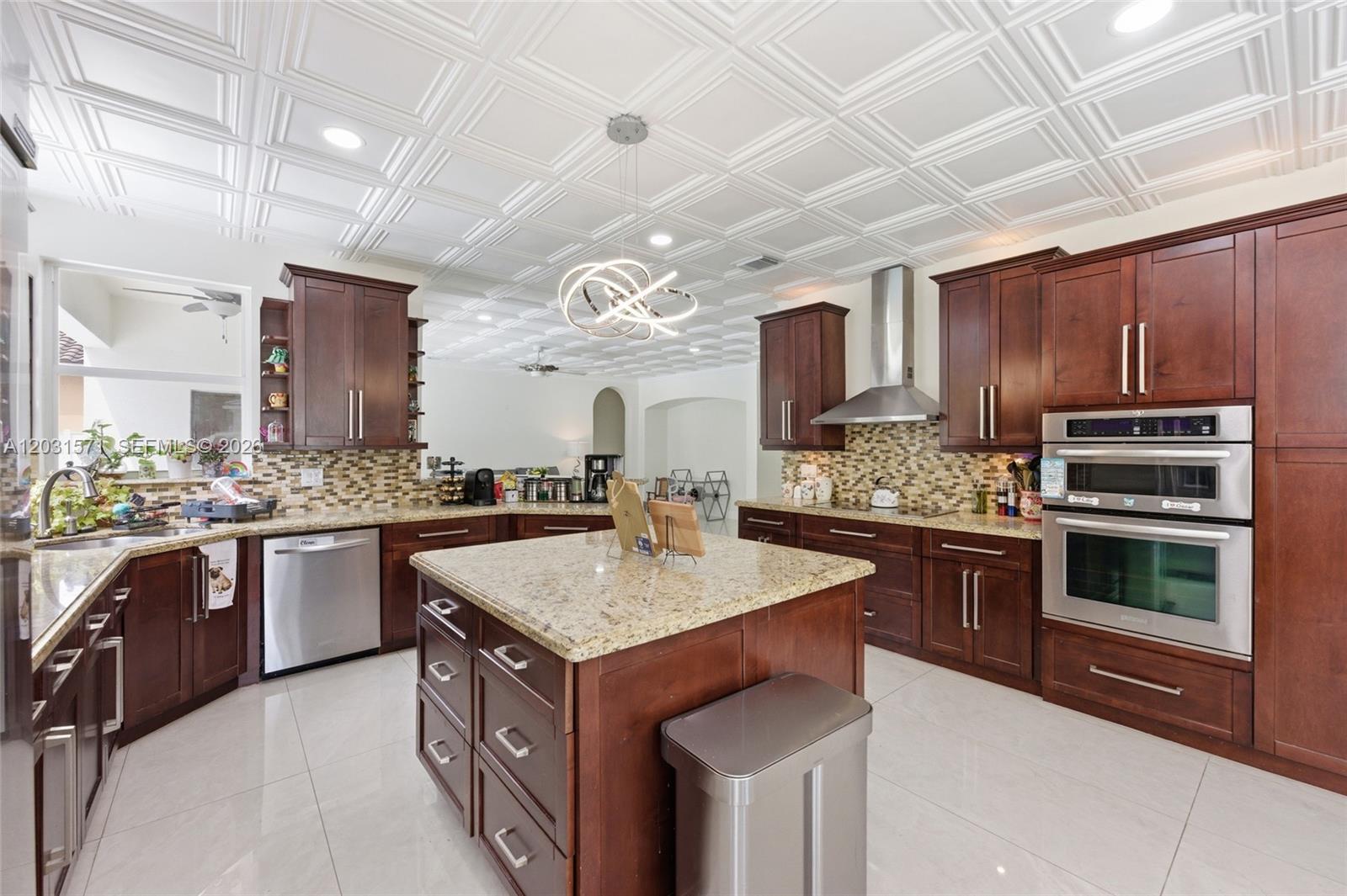 WINDSOR PALMS - Residential