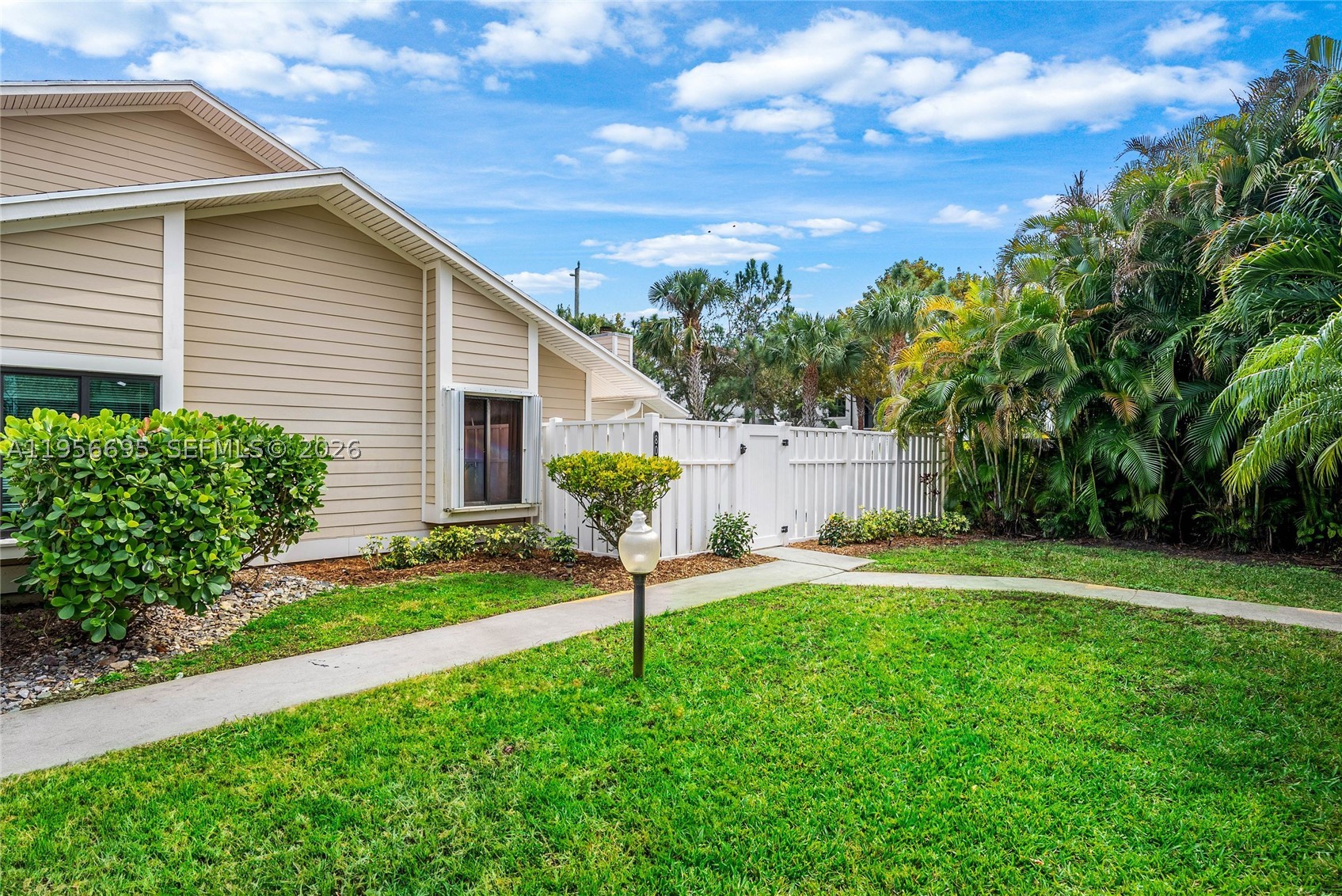 SUMMER WINDS OF JUPITER - Residential