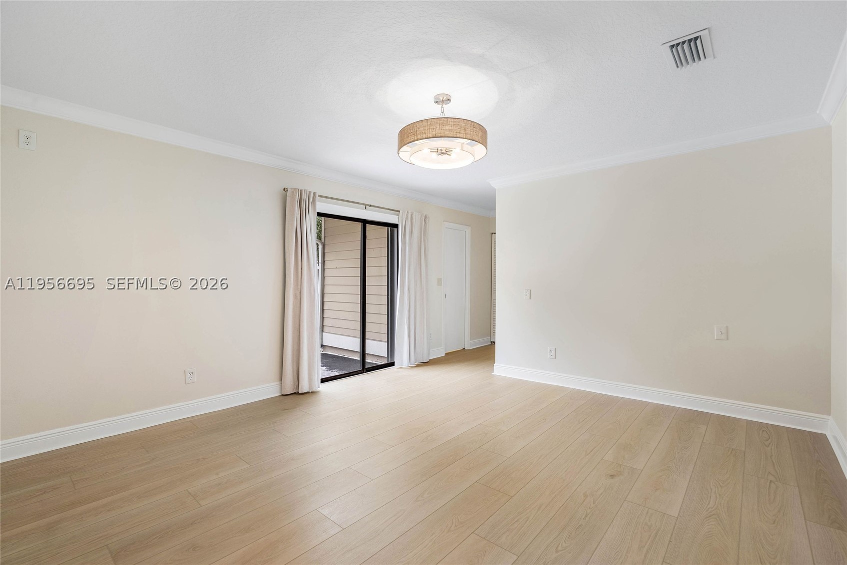 SUMMER WINDS OF JUPITER - Residential