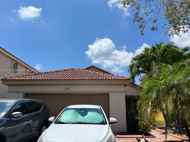 Very nice single family one story in Savanna Weston 3 bedrooms and 2 full bathrooms, with an extra bedroom and full bathroom built in the garage. Garage still having a space for one car.  Comfy house with 4 bedrooms and 3 full bathrooms. Relaxed lake view. Savanna has an excellent security system, gated, security guard at entrance. Very complete subdivision for the entire family with a great club house with Gym, Tennis Court, Olympic Pool, Kids Pool, Kids playground, etc. Accordion hurricane shutters, AC 7 years old, Water heater tank 5 years old. Original roof in perfect conditions.